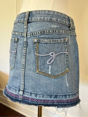 Guess Jeans Y2K light wash Micro Mini Denim Skirt Sz‎ 27 Embroidered